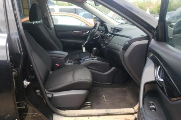 фото Nissan ROGUE S