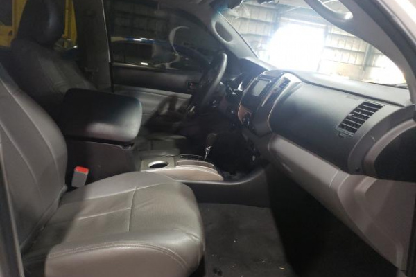 фото TOYOTA TACOMA