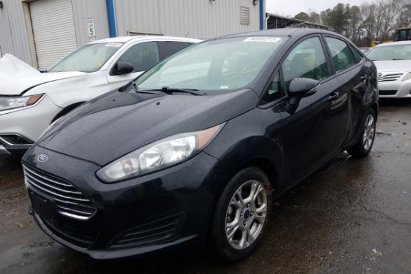 фото Ford Fiesta SE