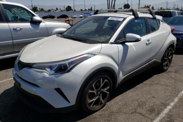 фото TOYOTA C-HR XLE