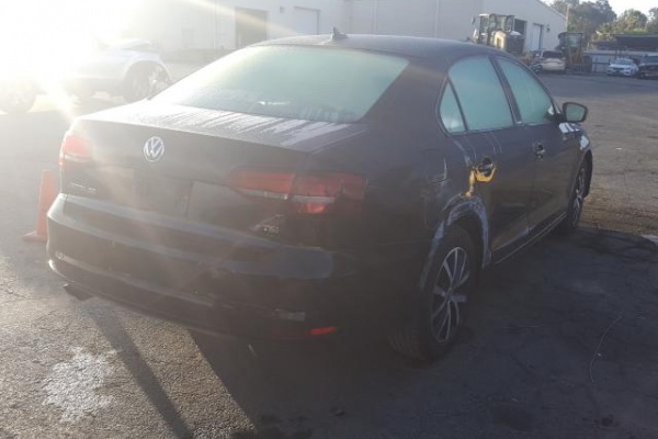 фото Volkswagen Jetta SE