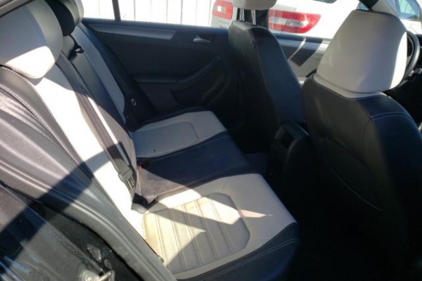 фото Volkswagen Jetta SPORT