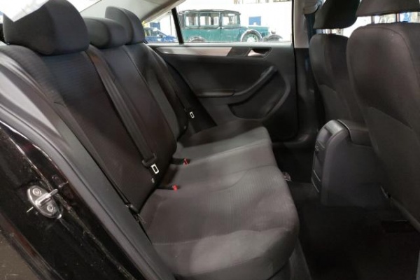 фото Volkswagen Jetta SE